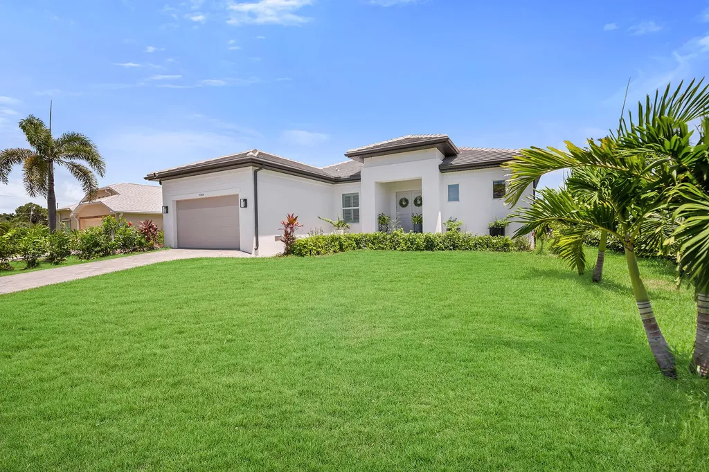 4584 W Alhambra Circle Naples FL 34103