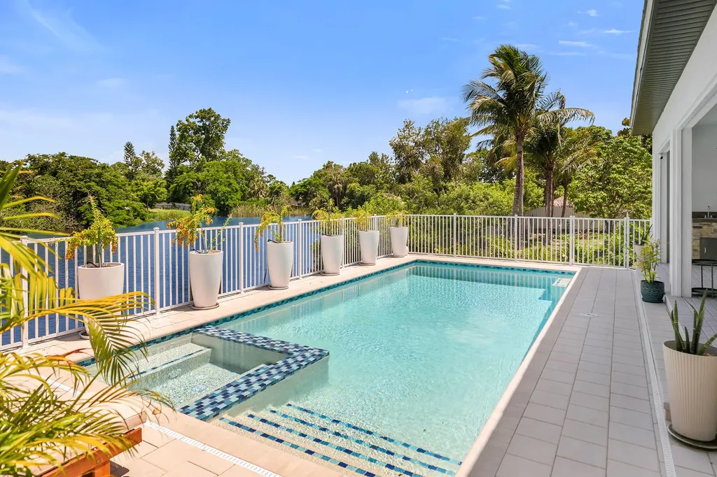 4584 W Alhambra Circle Naples FL 34103