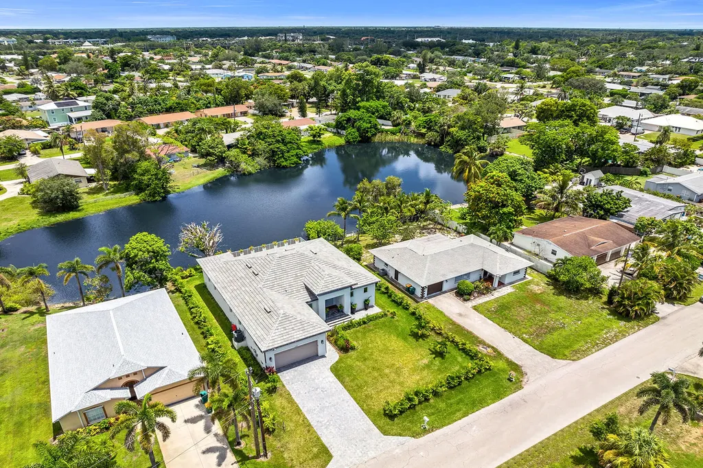 4584 W Alhambra Circle Naples FL 34103