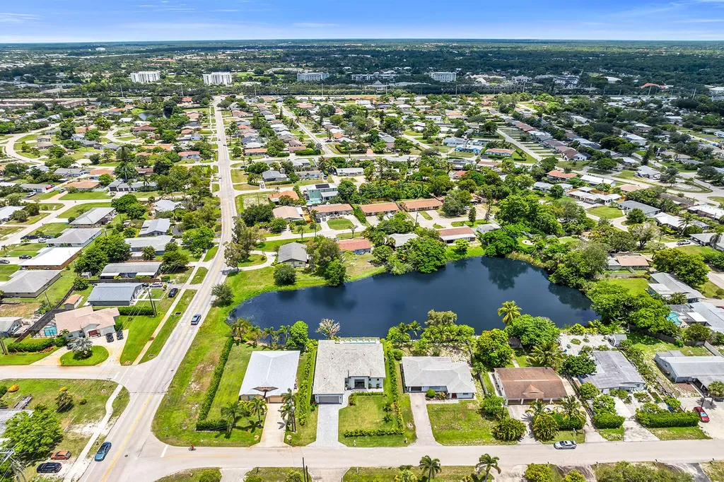 4584 W Alhambra Circle Naples FL 34103