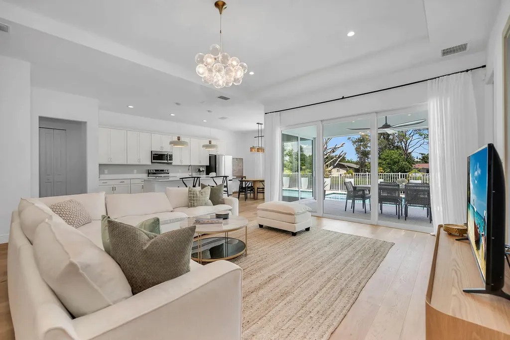 4584 W Alhambra Circle Naples FL 34103