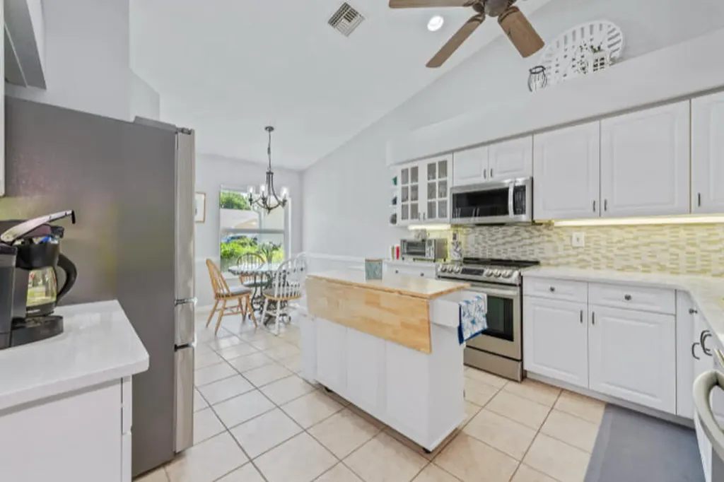 5803 Greenwood Circle Naples FL 34112