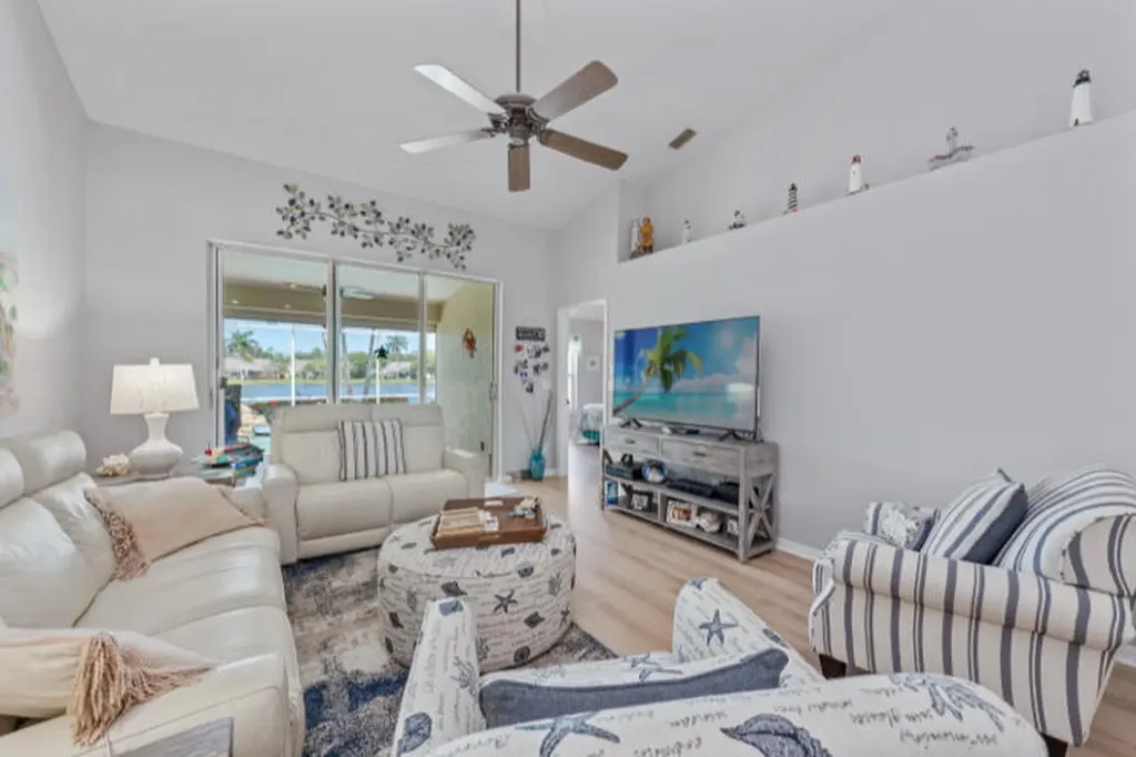 5803 Greenwood Circle Naples FL 34112