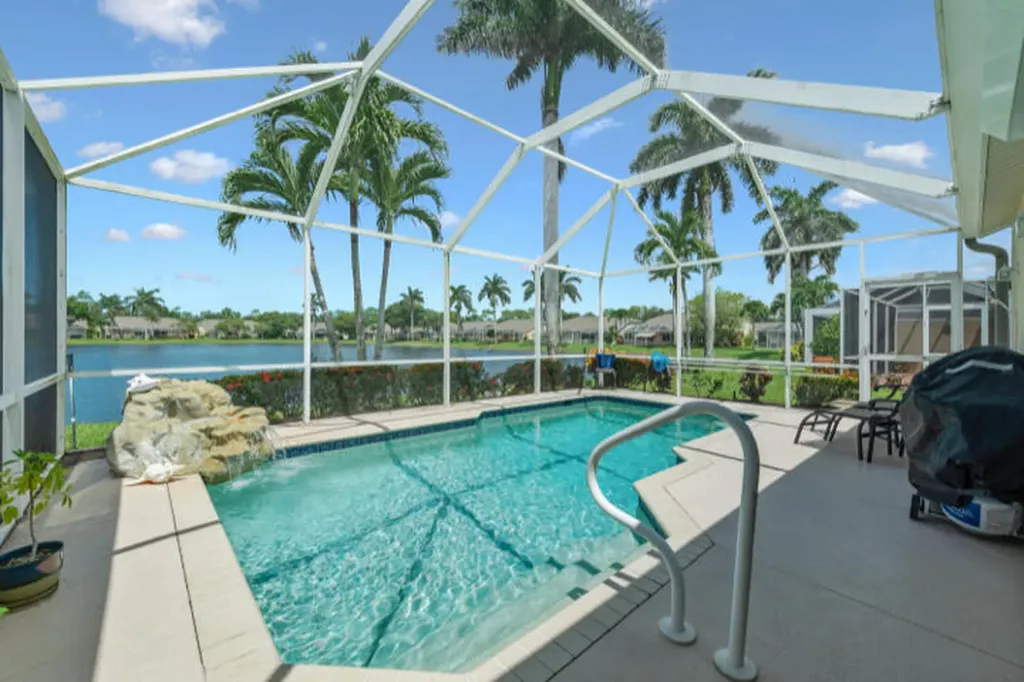 5803 Greenwood Circle Naples FL 34112