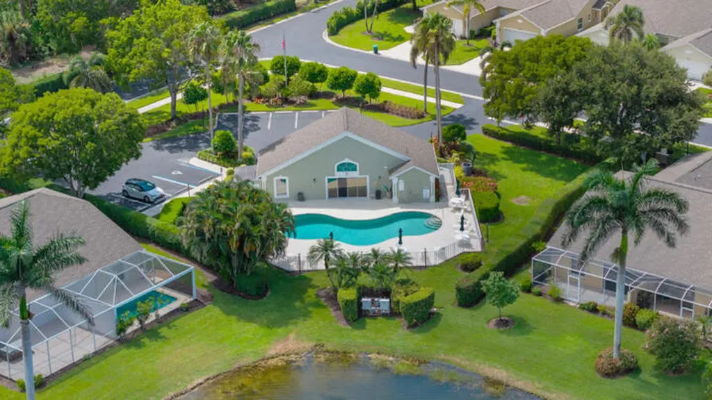 5803 Greenwood Circle Naples FL 34112