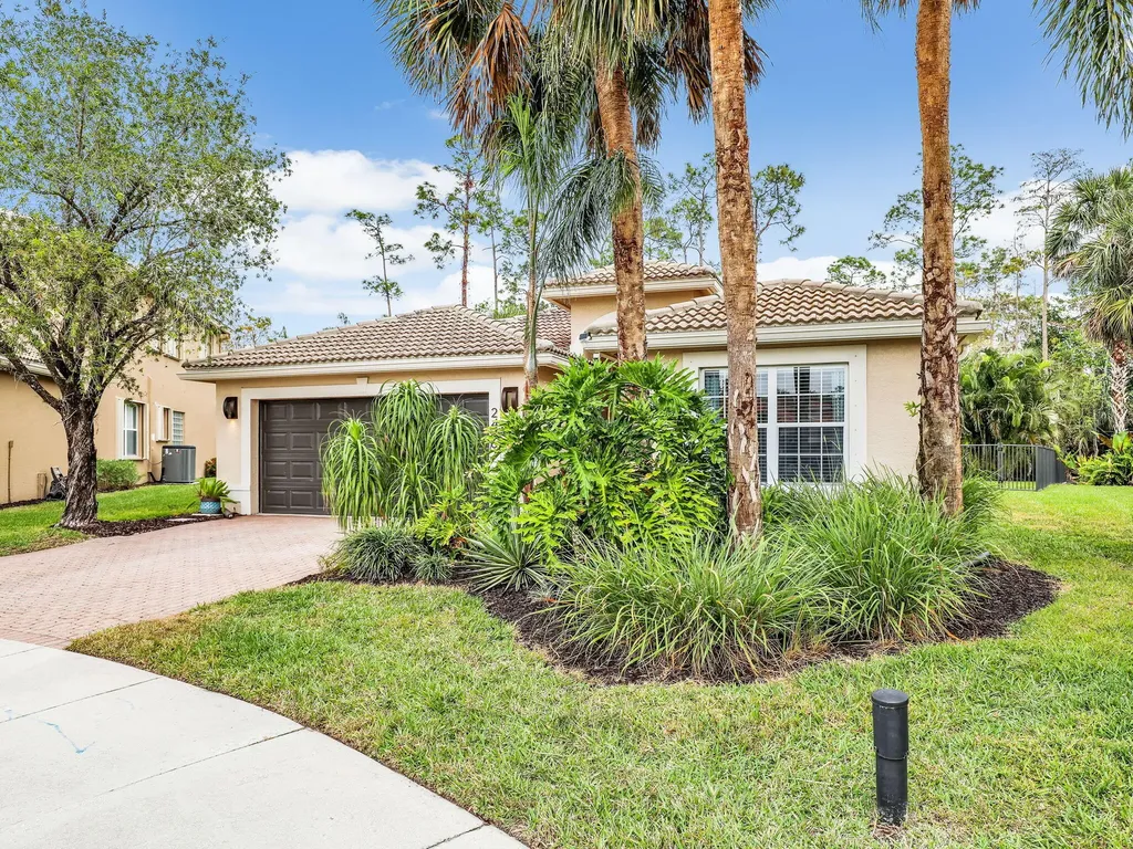 2446 Butterfly Palm Drive Naples FL 34119