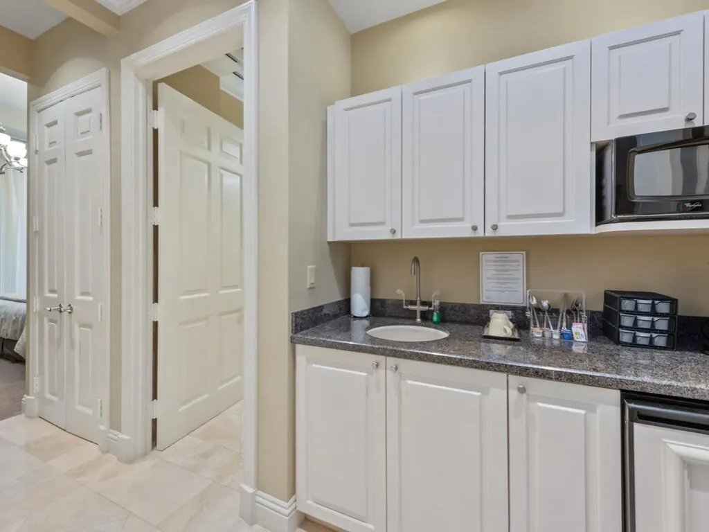 1050 Borghese Lane Naples FL 34114