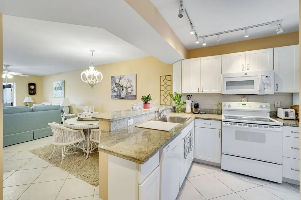 1335 Mainsail Naples FL 34114