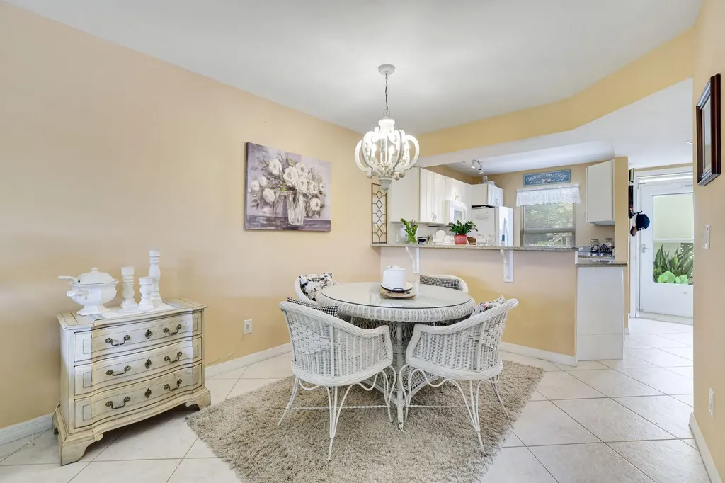 1335 Mainsail Naples FL 34114