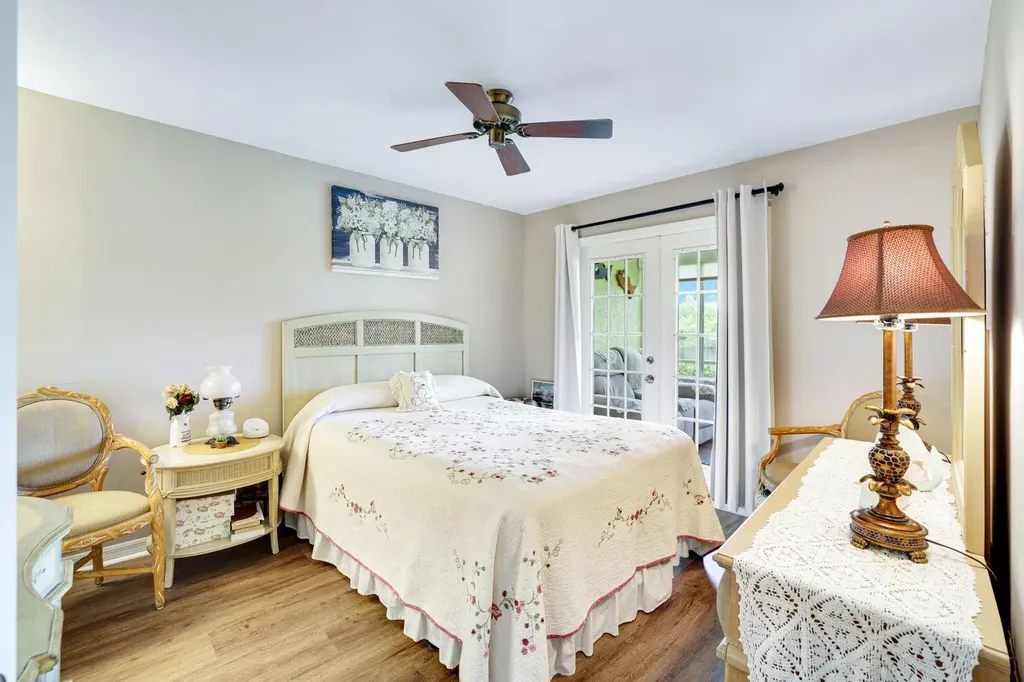 1335 Mainsail Naples FL 34114