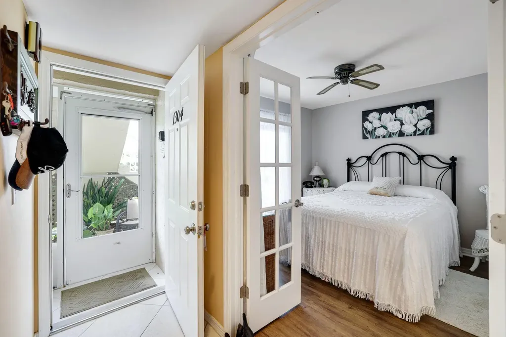 1335 Mainsail Naples FL 34114