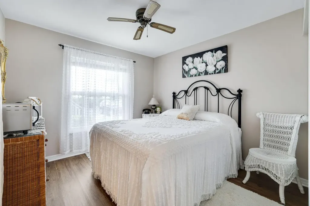 1335 Mainsail Naples FL 34114