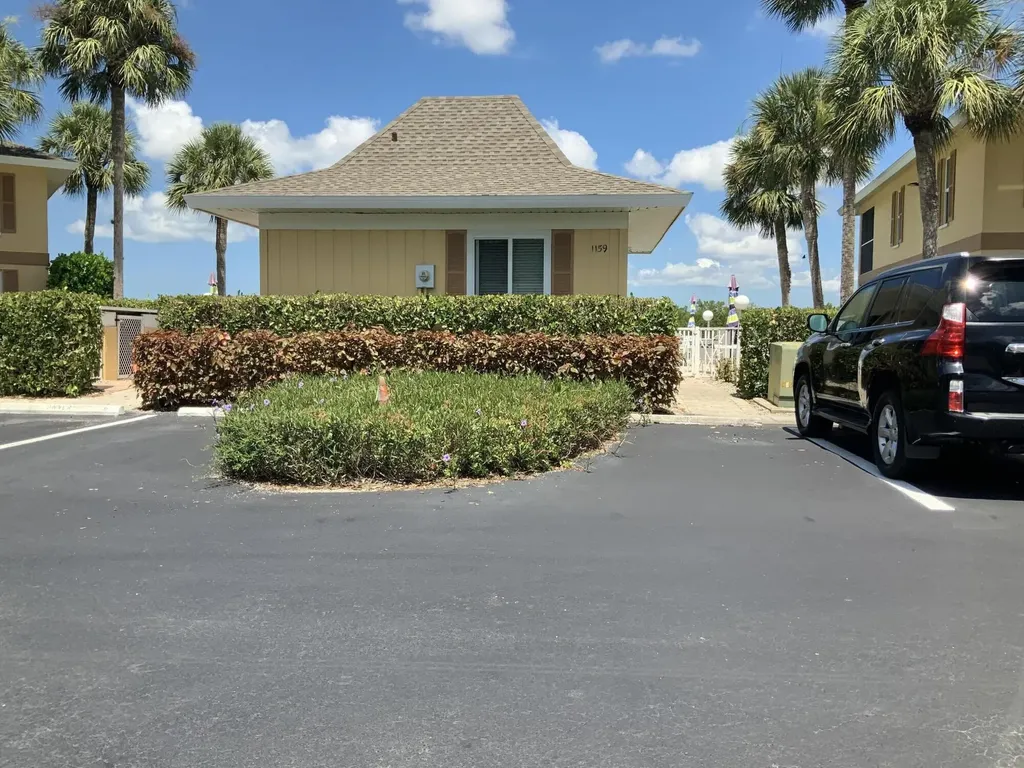 1335 Mainsail Naples FL 34114