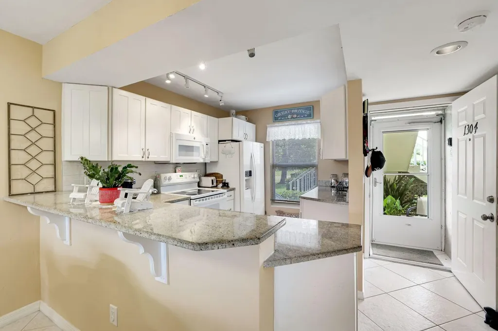 1335 Mainsail Naples FL 34114