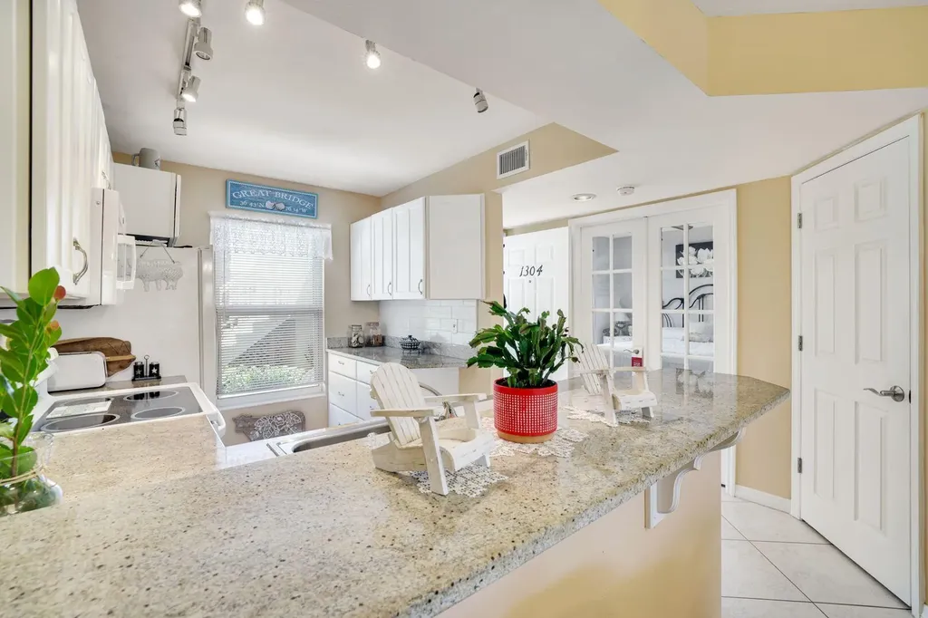 1335 Mainsail Naples FL 34114