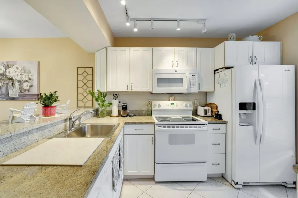 1335 Mainsail Naples FL 34114