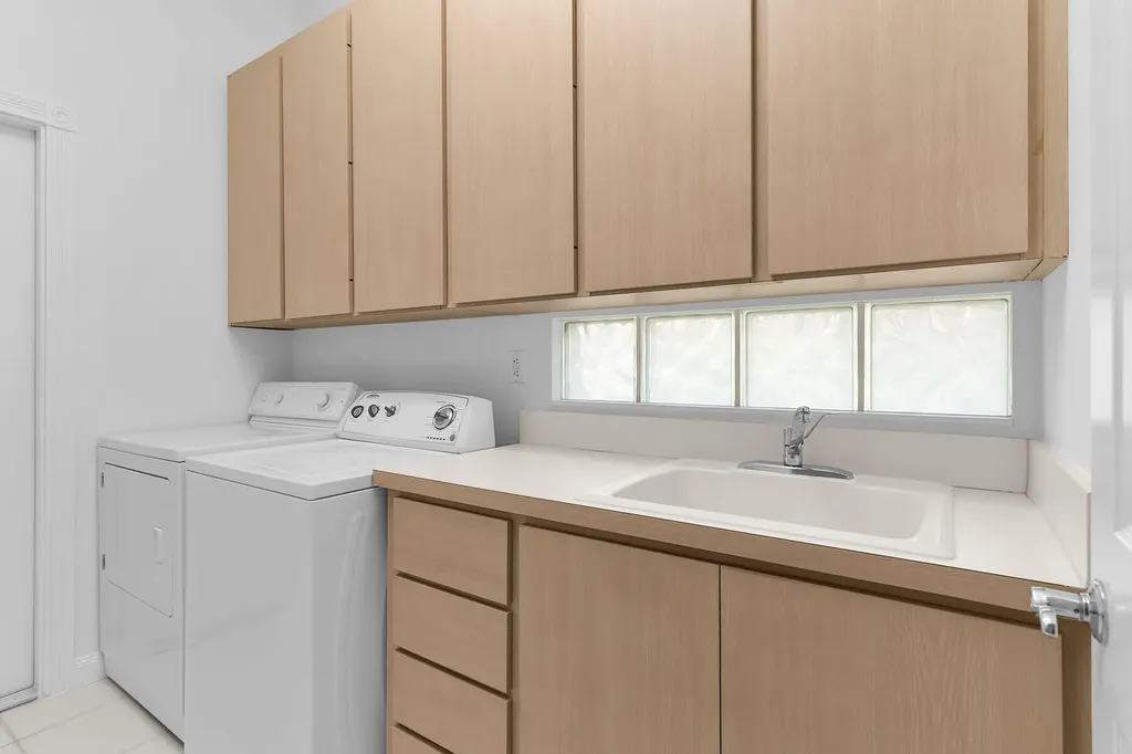 3850 Huelva Court Naples FL 34109