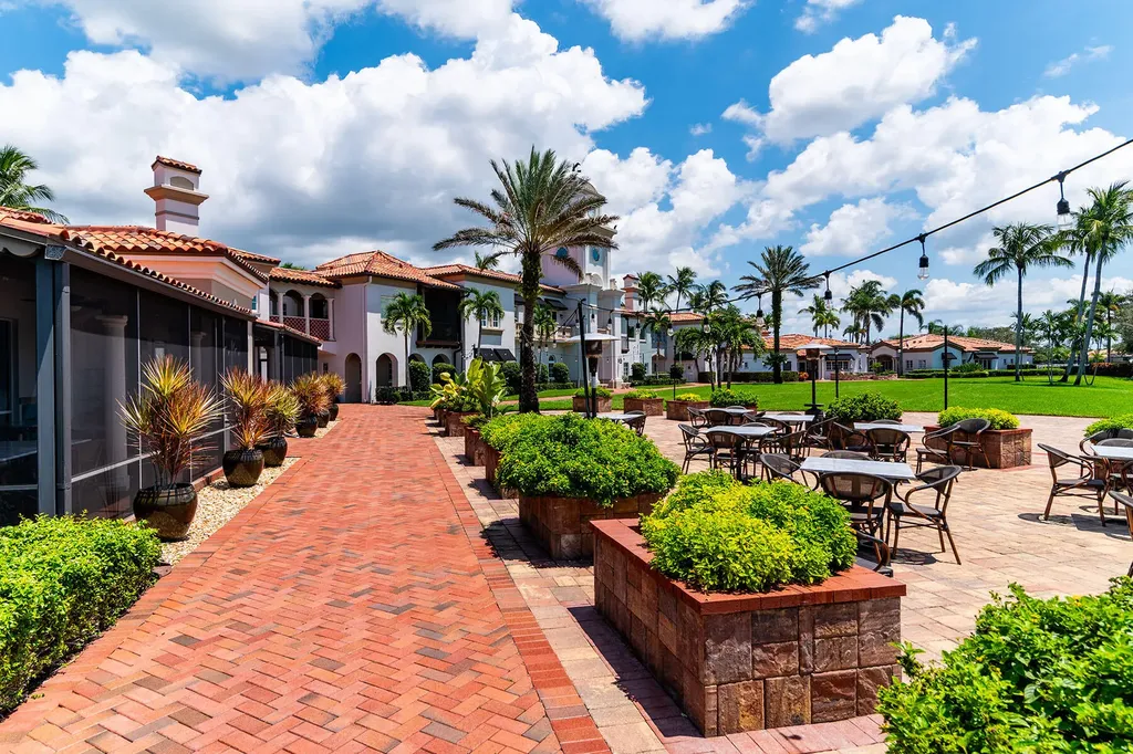 3850 Huelva Court Naples FL 34109