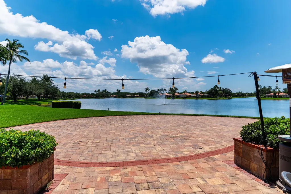 3850 Huelva Court Naples FL 34109