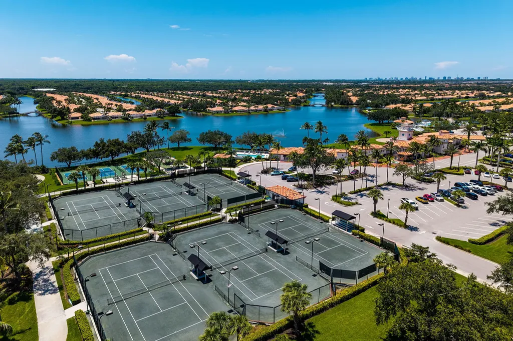 3850 Huelva Court Naples FL 34109