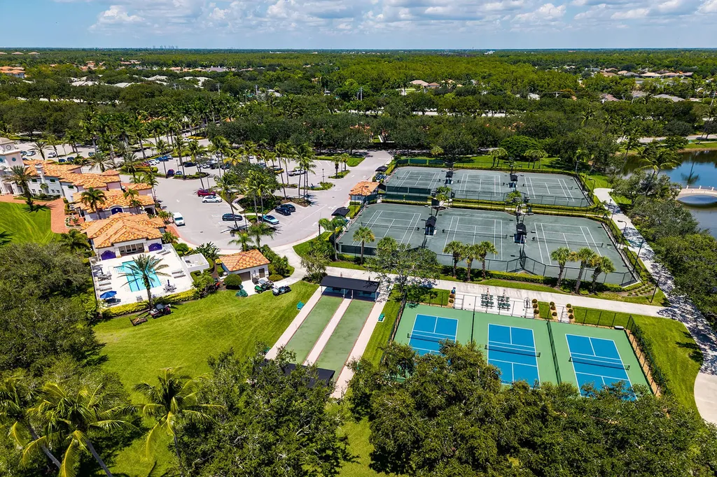 3850 Huelva Court Naples FL 34109