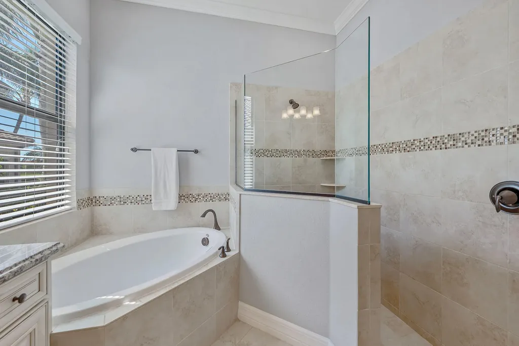 2846 Aviamar Circle Naples FL 34114