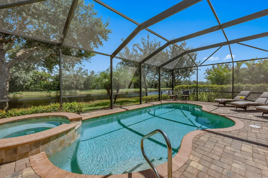 2846 Aviamar Circle Naples FL 34114