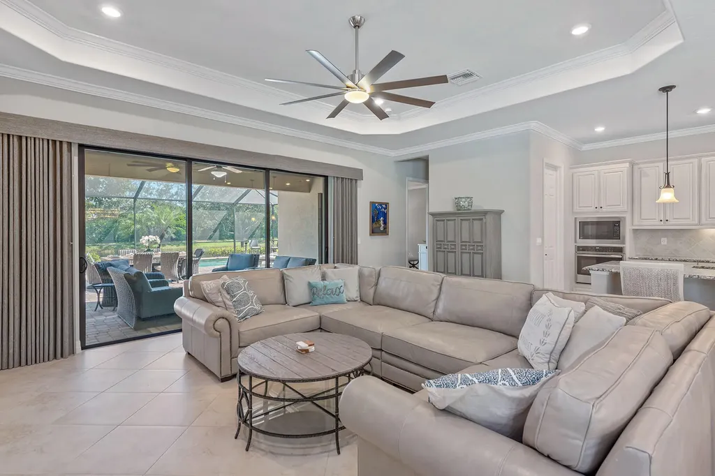 2846 Aviamar Circle Naples FL 34114