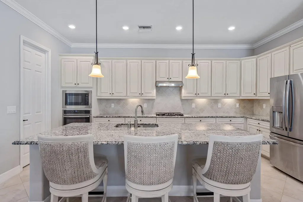 2846 Aviamar Circle Naples FL 34114