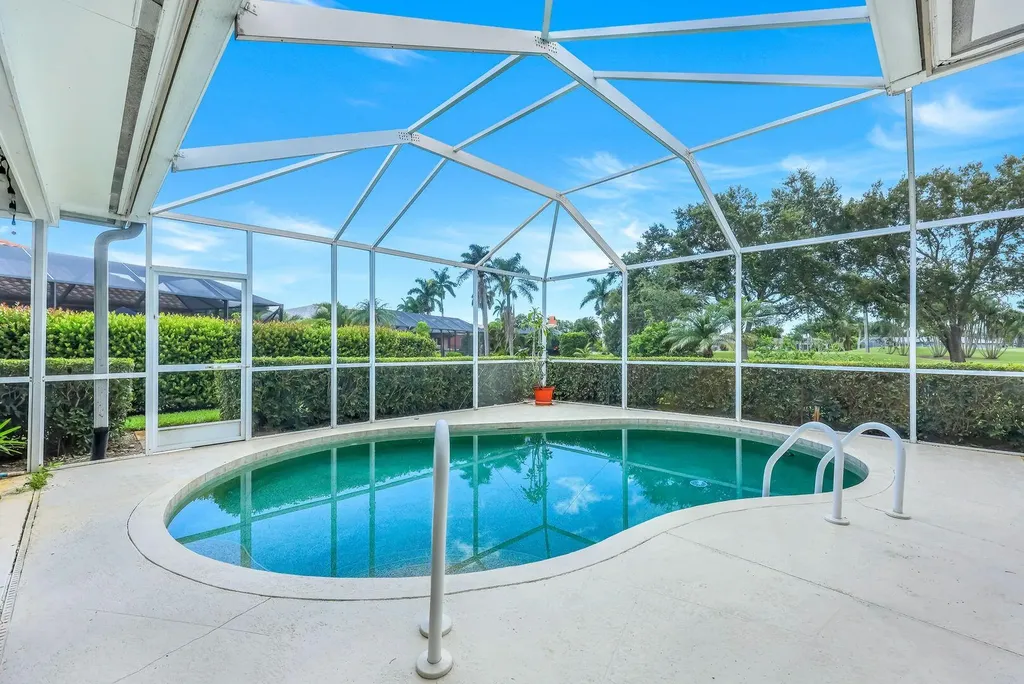 211 Pine Valley Circle Naples FL 34113