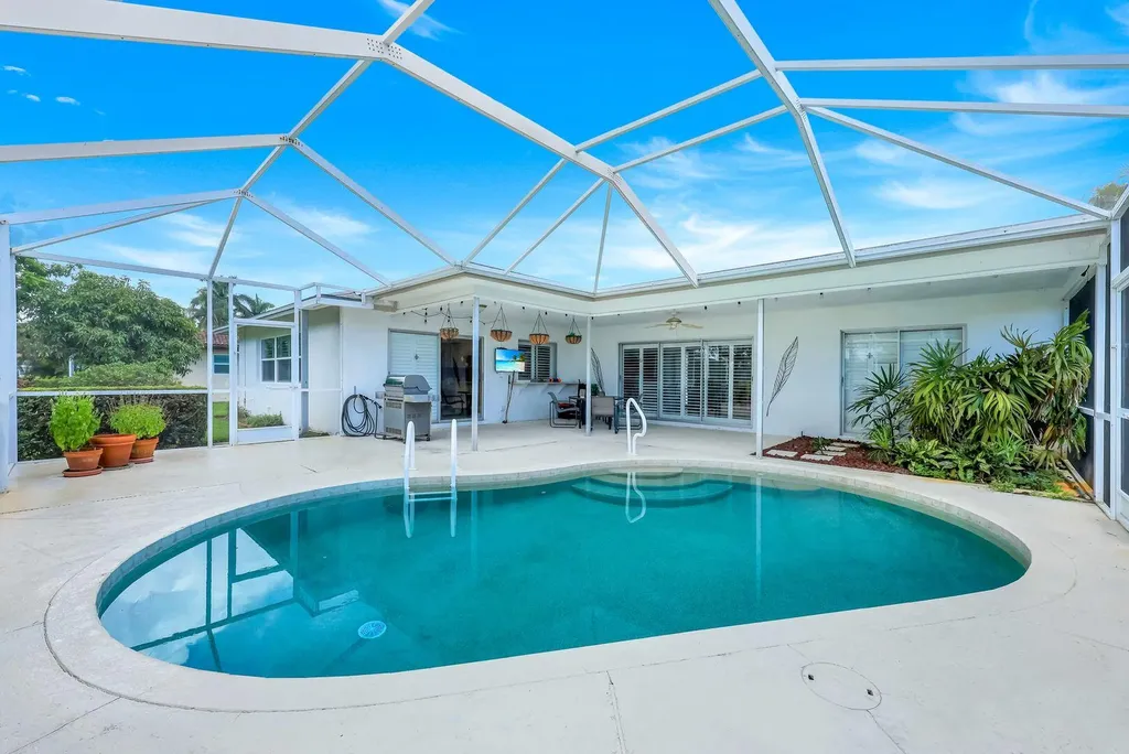 211 Pine Valley Circle Naples FL 34113