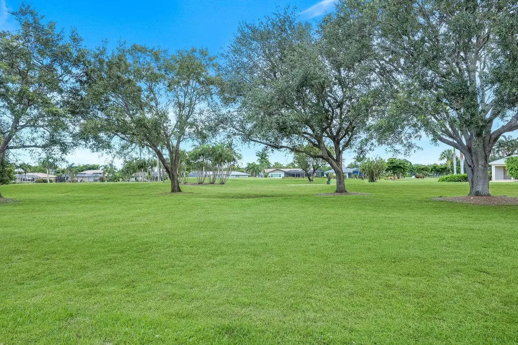 211 Pine Valley Circle Naples FL 34113