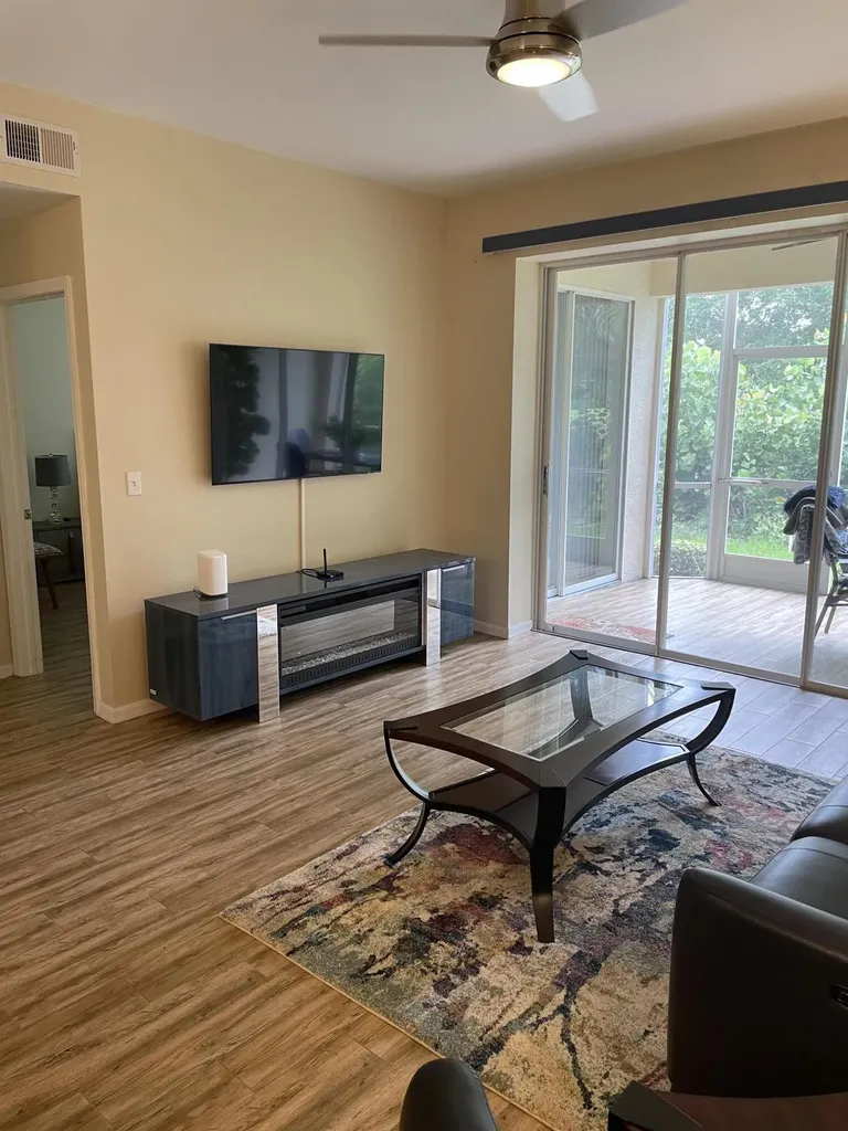 1024 Mainsail Naples FL 34114