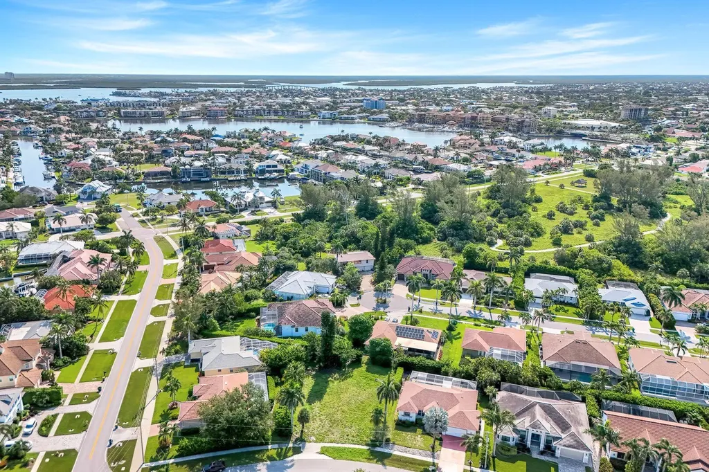 661 Lewis Court Marco Island FL 34145