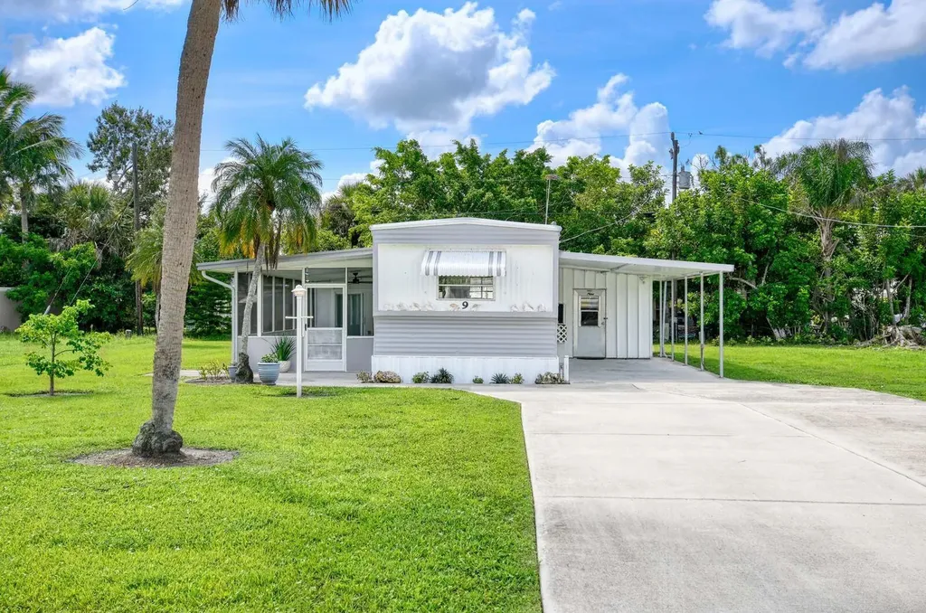 9 Sonderhen Circle Naples FL 34114