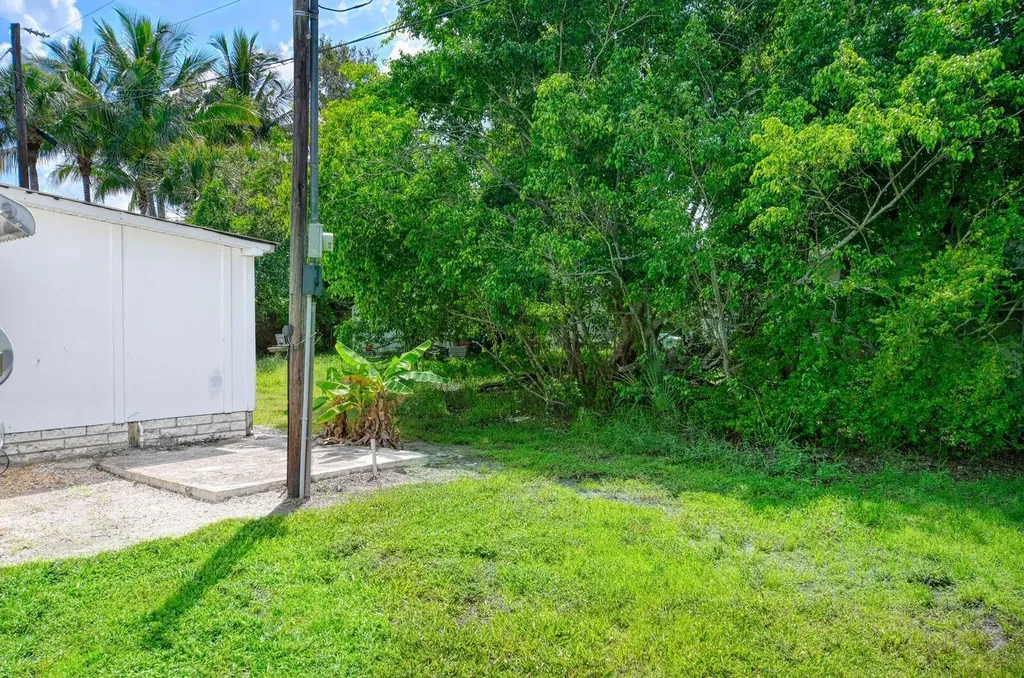 9 Sonderhen Circle Naples FL 34114