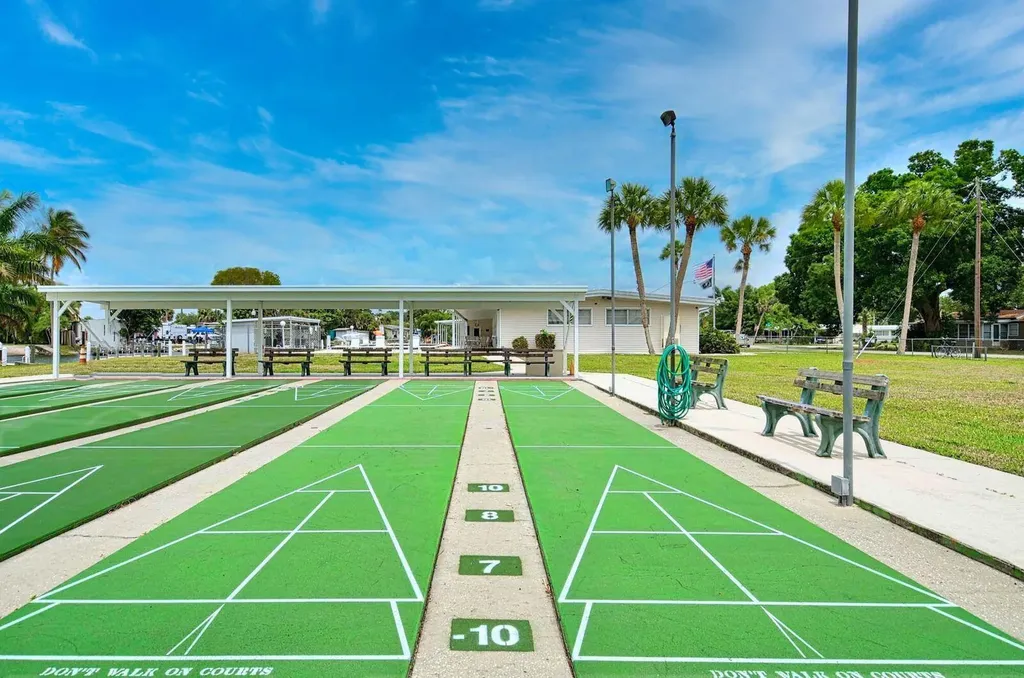 9 Sonderhen Circle Naples FL 34114