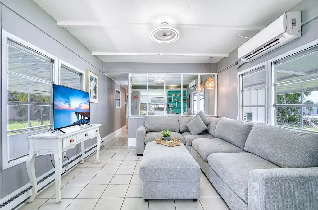 9 Sonderhen Circle Naples FL 34114