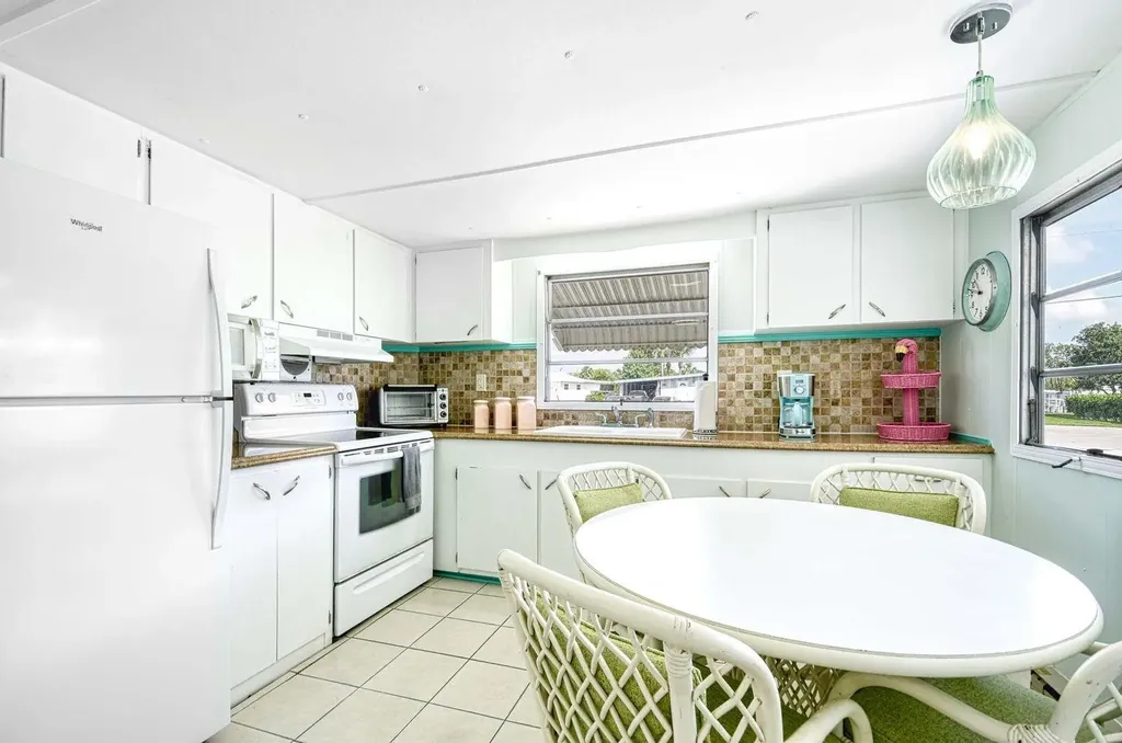 9 Sonderhen Circle Naples FL 34114