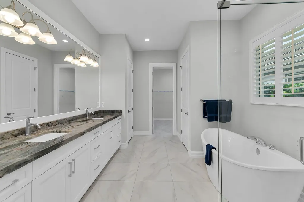 14224 Laguna Springs Lane Naples FL 34114