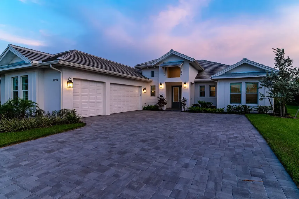 14224 Laguna Springs Lane Naples FL 34114