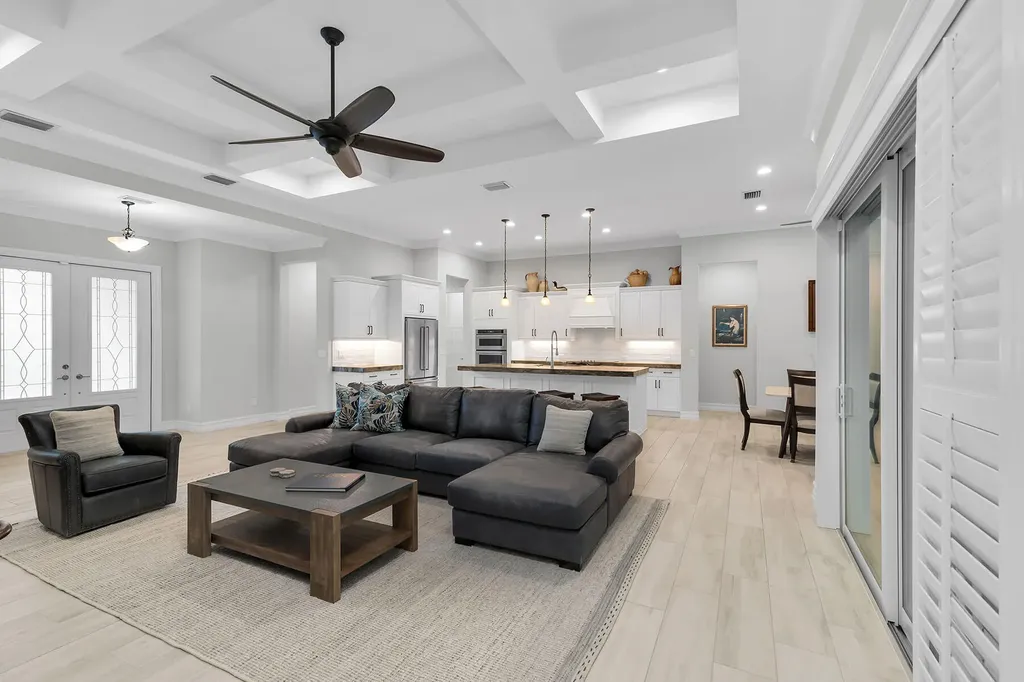 14224 Laguna Springs Lane Naples FL 34114