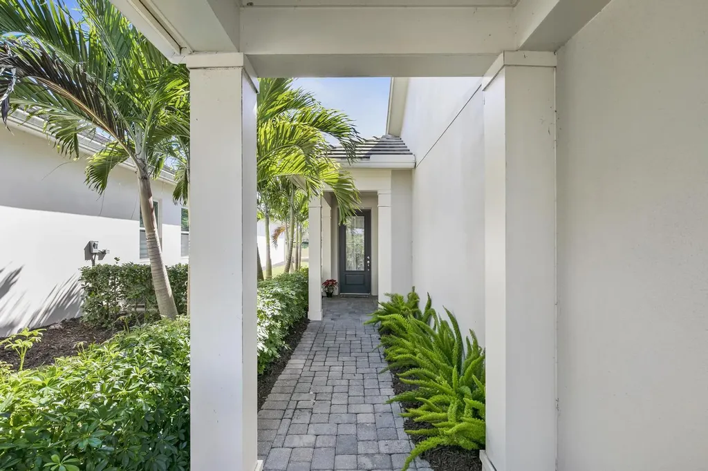 14166 Nautica Court Naples FL 34114