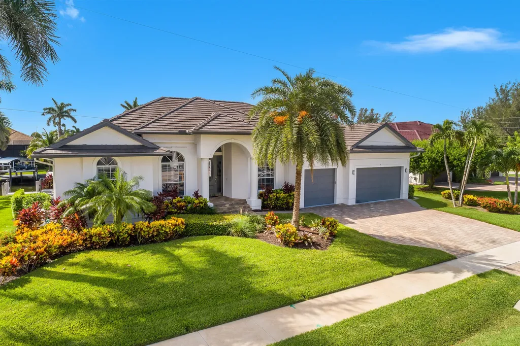 609 Crescent Marco Island FL 34145
