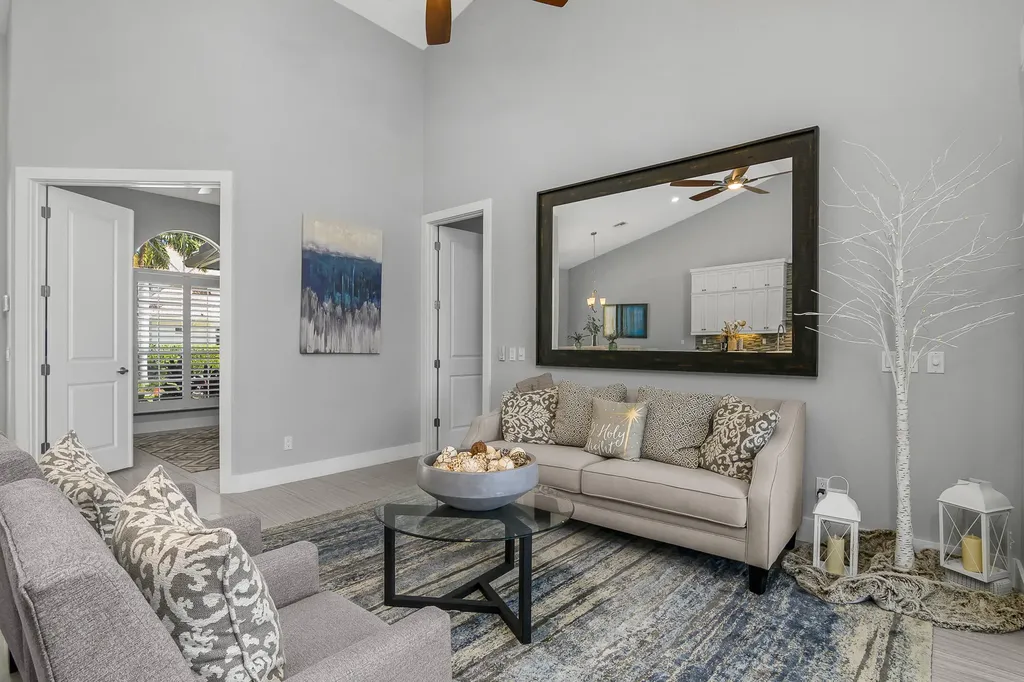 609 Crescent Marco Island FL 34145