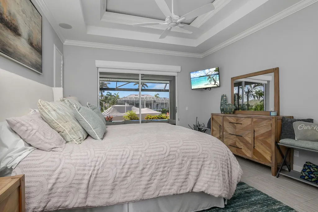 609 Crescent Marco Island FL 34145