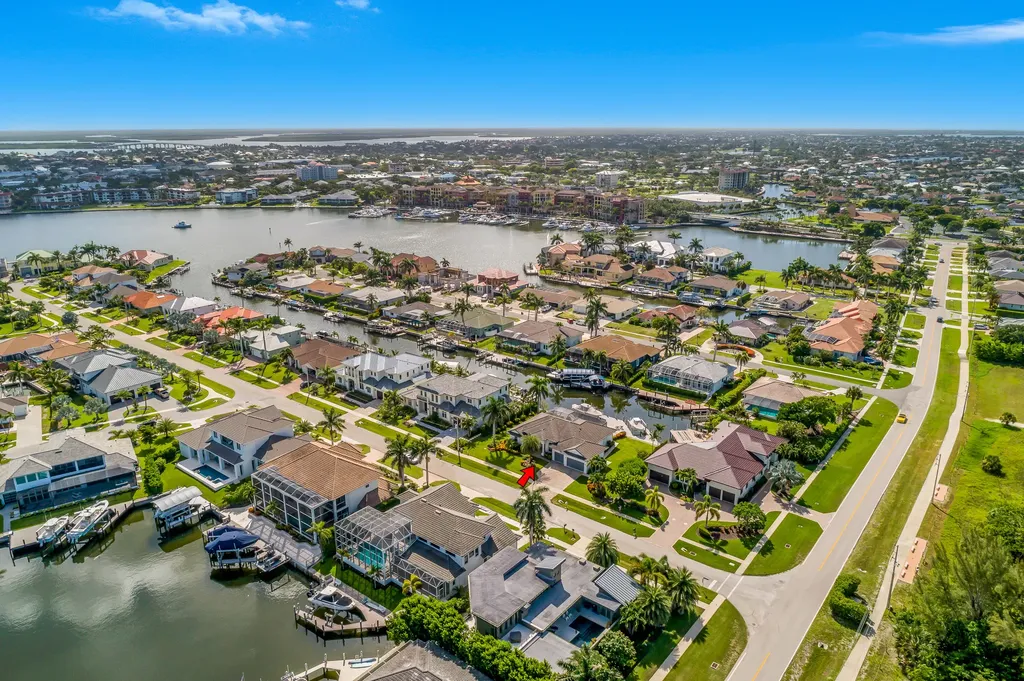 609 Crescent Marco Island FL 34145