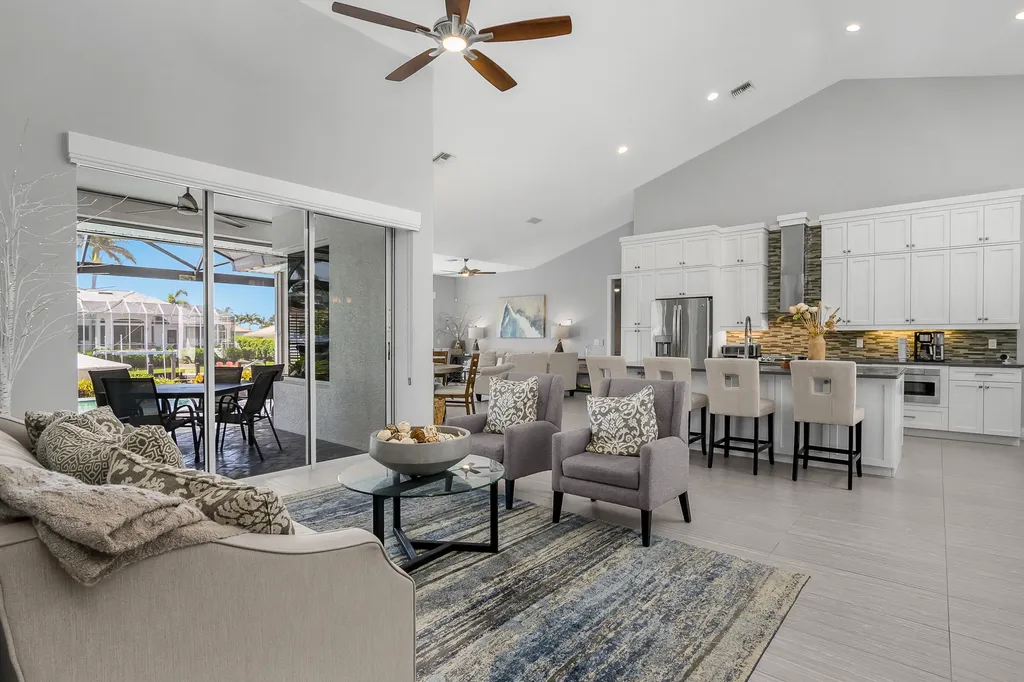 609 Crescent Marco Island FL 34145