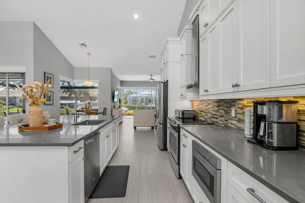 609 Crescent Marco Island FL 34145