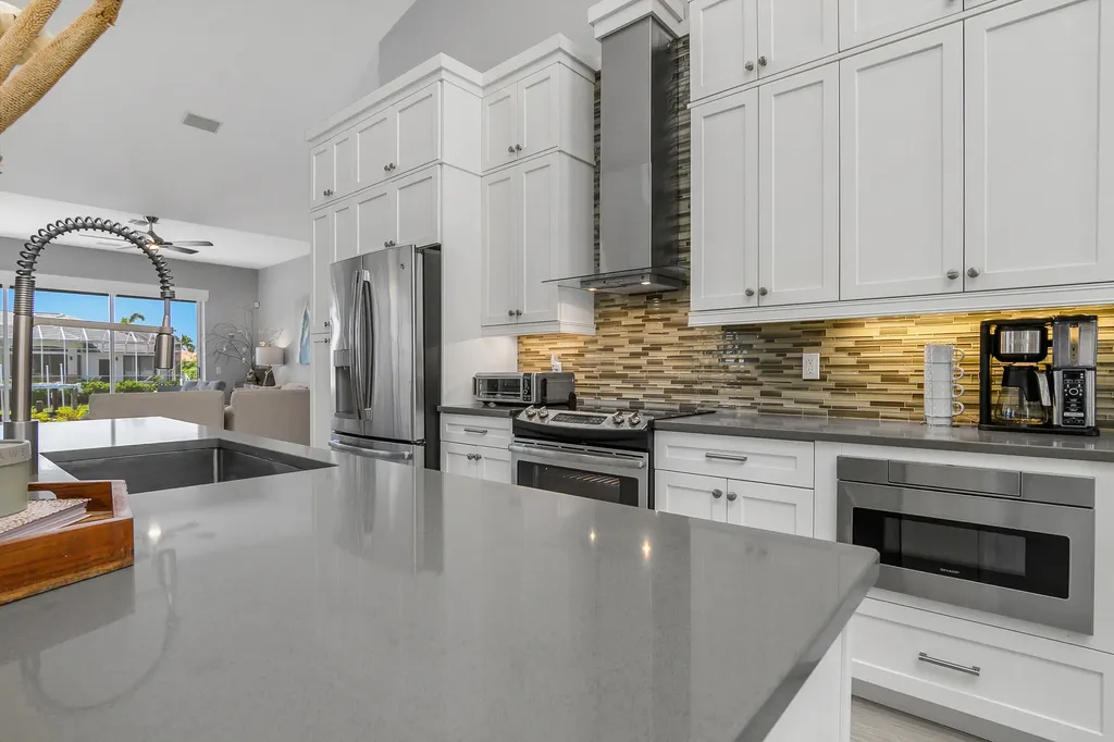 609 Crescent Marco Island FL 34145